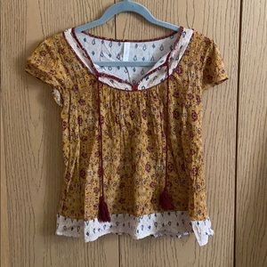 Short sleeve boho blouse.